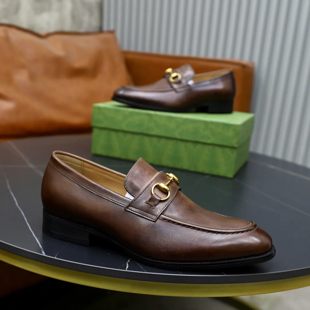 Men's shoes: 250🙅‍♂️🙅‍♂️🙅‍♂️Niuli Brand: GUCCI Size: 38-44 (45 can be customized) Level: Counter classic Material: Original soft cowhide upper Comfortable cowhide lining Original lightweight outsole Style category: Business casual footwear Driving leather shoes Color: Actual picture color
